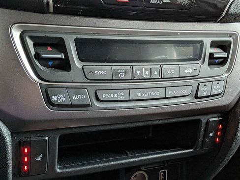 Used 2022 Honda Pilot Sport image 32