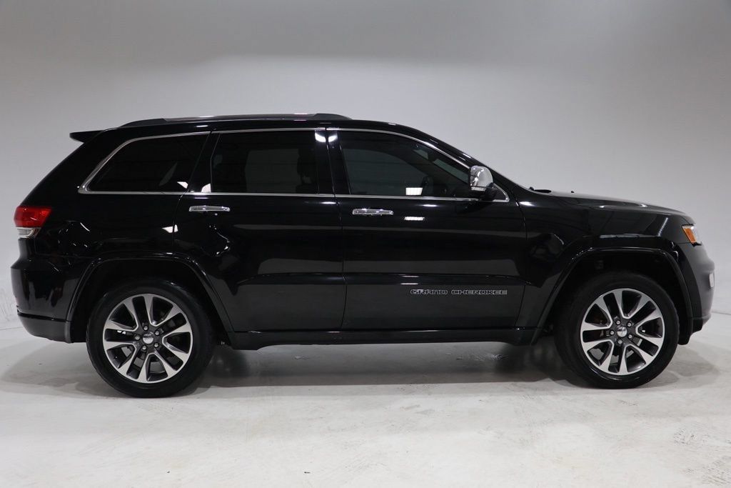 Used 2017 Jeep Grand Cherokee Overland w/ Jeep Active Safety Group AWD/4WD image 8