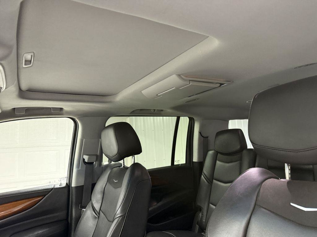 Used 2018 Cadillac Escalade ESV Premium Luxury AWD/4WD image 16