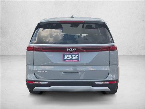 Used 2024 Kia Carnival EX FWD image 7
