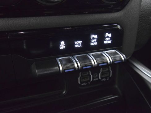 Used 2022 RAM 1500 Laramie AWD/4WD image 29