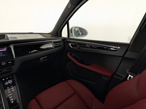 New 2026 Porsche Macan image 23