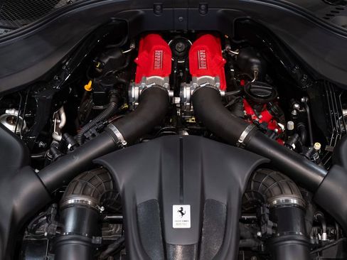 Used 2024 Ferrari Roma Spider RWD image 18