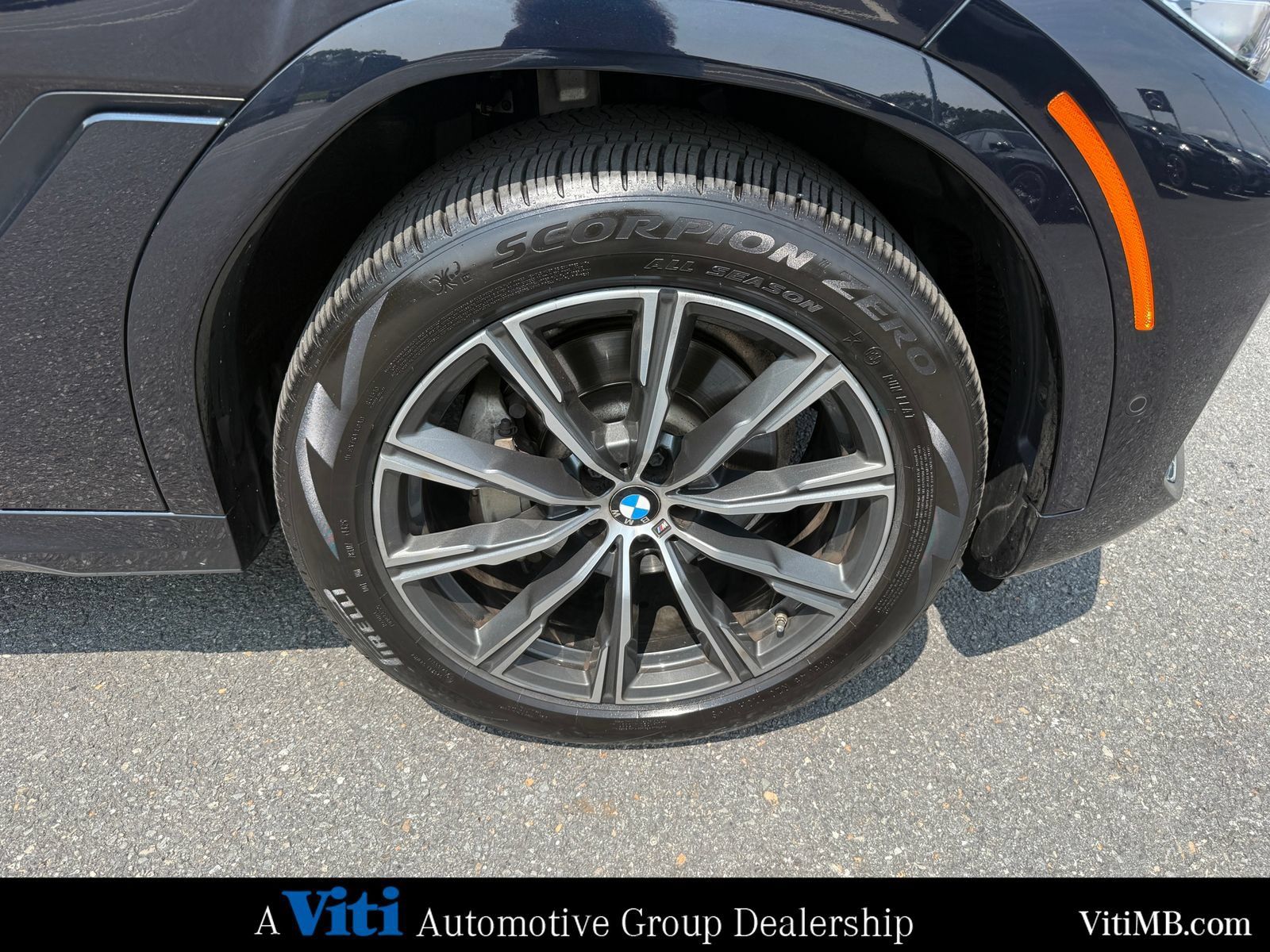 Used 2021 BMW X6 xDrive40i w/ M Sport Package AWD/4WD image 15