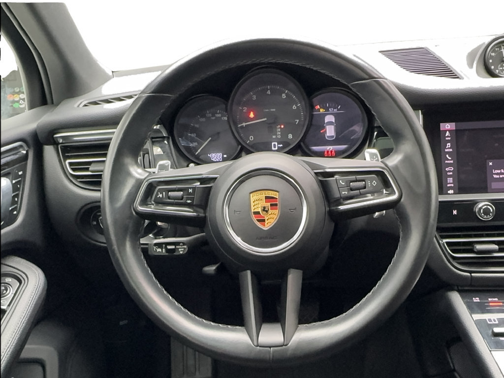 Used 2023 Porsche Macan AWD/4WD image 40