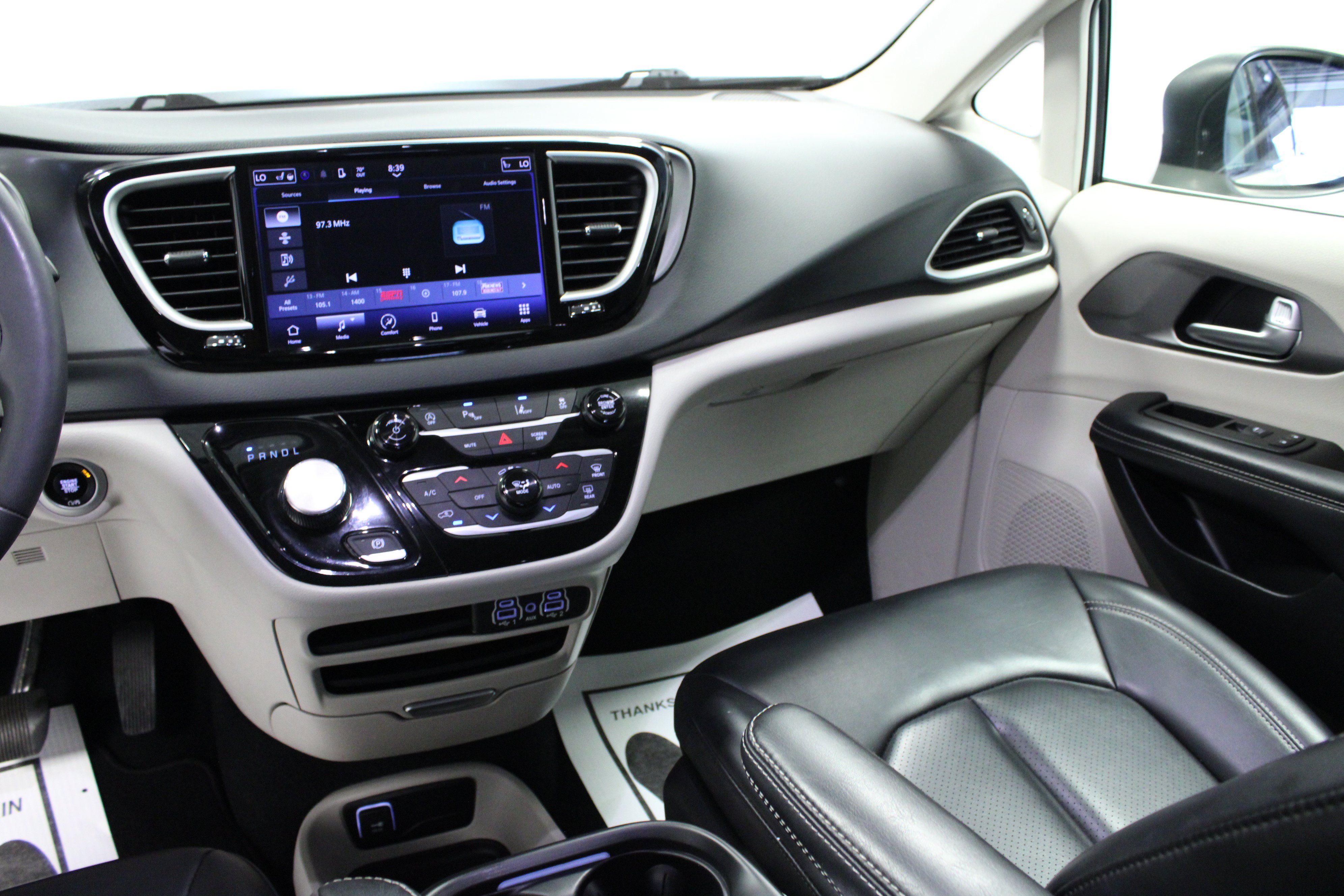 Used 2023 Chrysler Pacifica Touring-L FWD image 20