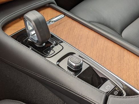 Certified 2024 Volvo XC90 T8 Plus w/ Protection Package Premier image 20