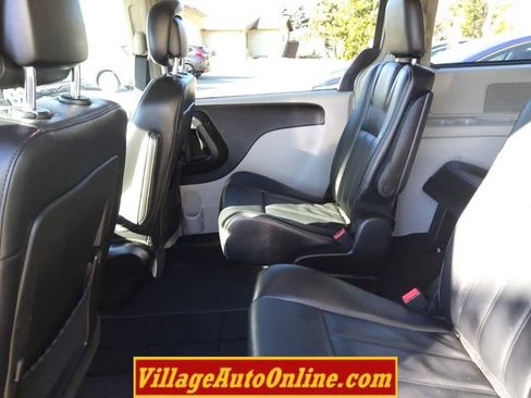 Used 2014 Chrysler Town & Country Touring w/ Trailer Tow Group image 22