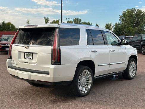 Used 2019 Cadillac Escalade Platinum AWD/4WD image 6