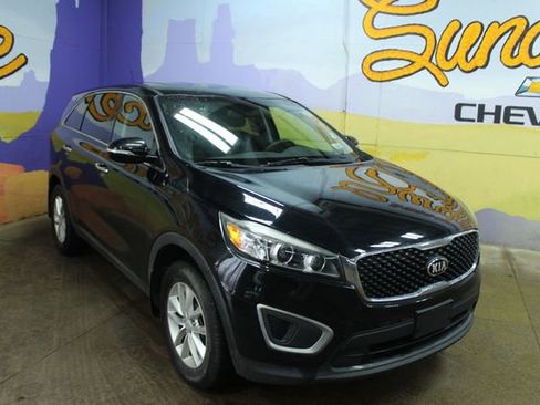 Used 2017 Kia Sorento L image 2