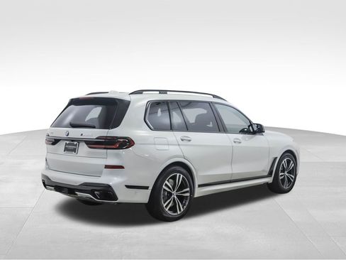 Used 2025 BMW X7 M60i image 5