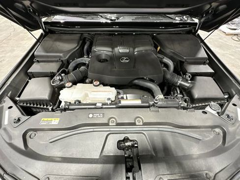 Used 2024 Lexus GX 550 w/ Accessory Package (2T) image 22