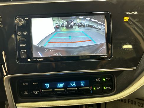 Used 2018 Toyota Corolla iM FWD image 5