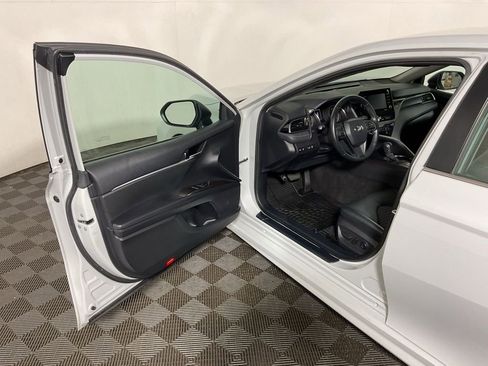 Used 2022 Toyota Camry SE FWD image 18