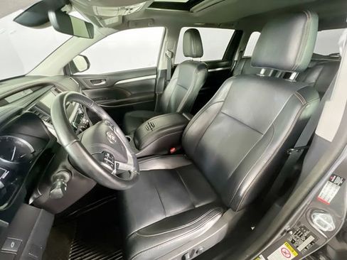 Used 2017 Toyota Highlander XLE AWD/4WD image 22