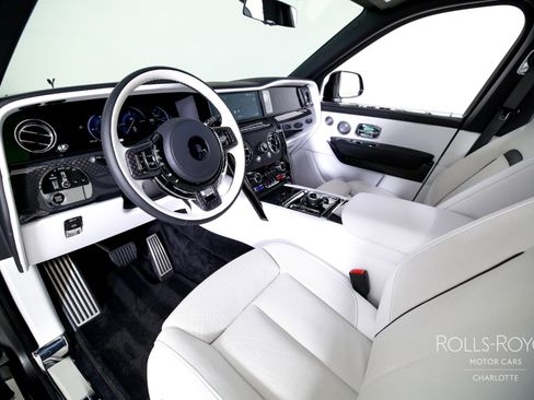 Used 2025 Rolls-Royce Cullinan Black Badge AWD/4WD image 4