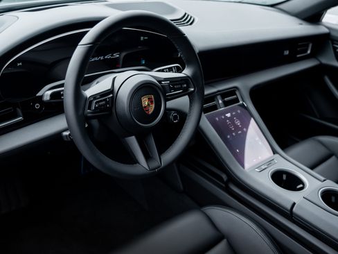New 2025 Porsche Taycan 4S image 4
