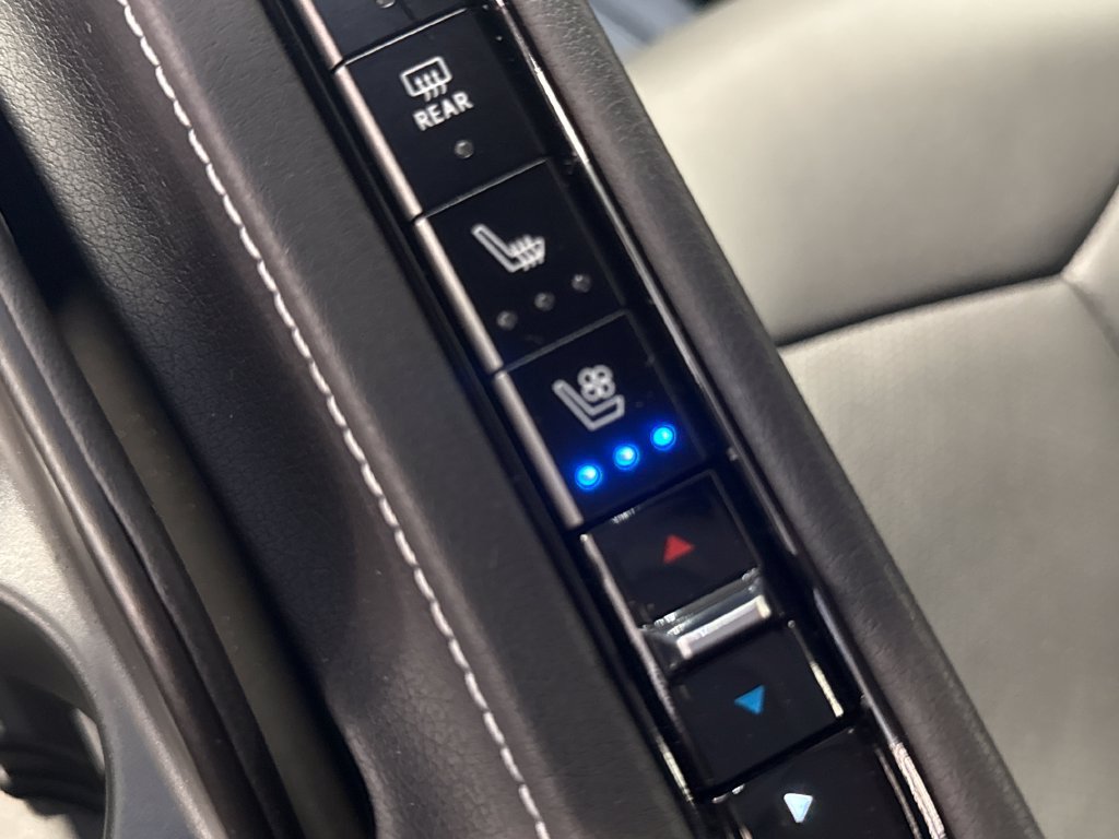 Used 2020 Chevrolet Corvette Stingray Preferred Cpe w/ 2LT Preferred Equipment Group RWD image 16