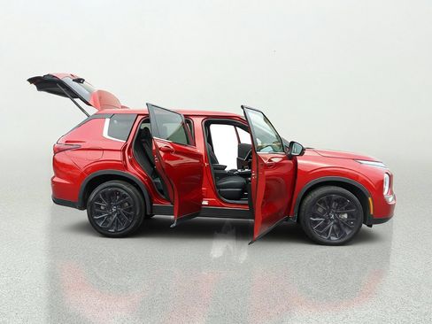 Used 2023 Mitsubishi Outlander SE FWD image 16