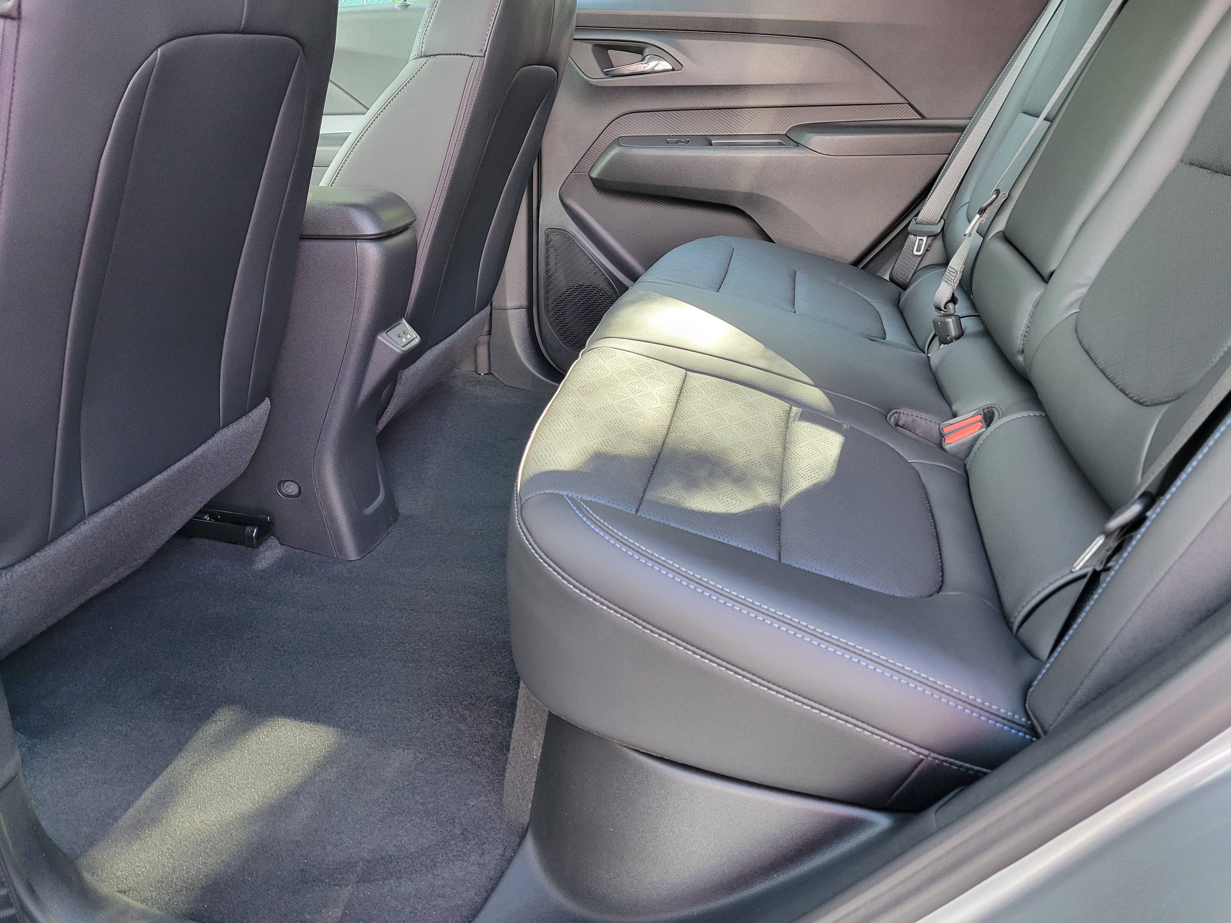 New 2027 Chevrolet Bolt LT w/ Super Cruise Package FWD image 34
