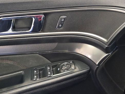 Used 2019 Ford Explorer XLT w/ Equipment Group 202A image 11