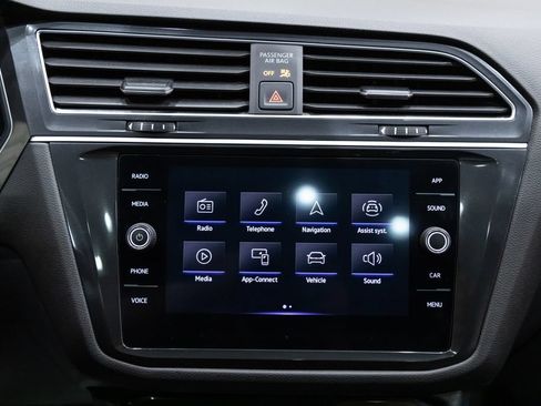 Certified 2024 Volkswagen Tiguan SE R-Line AWD/4WD image 21