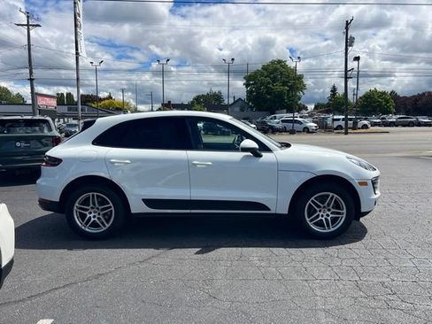 Used 2018 Porsche Macan AWD/4WD image 8