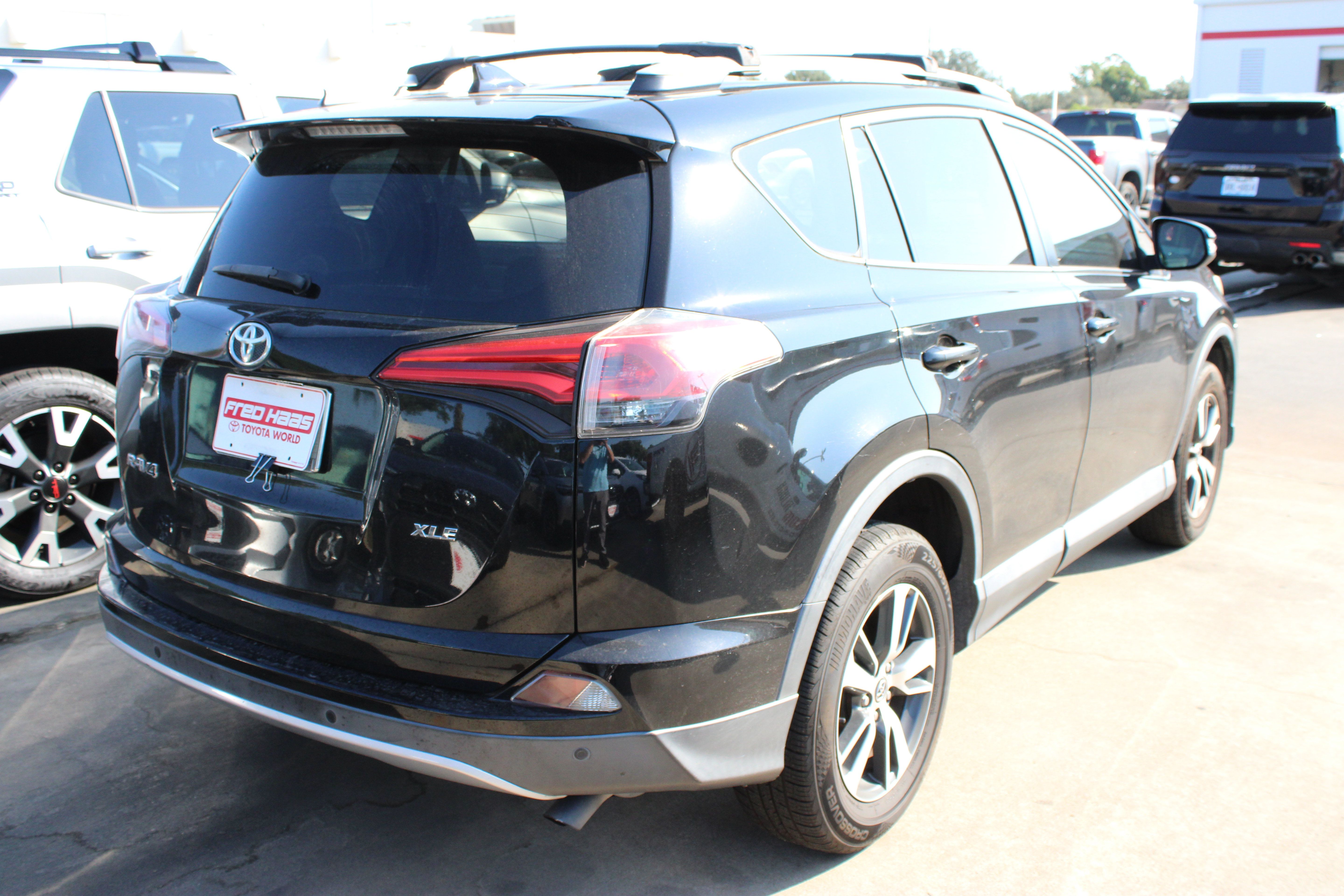 Used 2016 Toyota RAV4 XLE w/ Convenience Package FWD image 10
