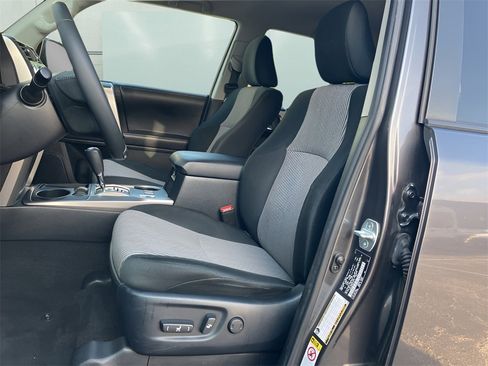 Used 2017 Toyota 4Runner SR5 image 10