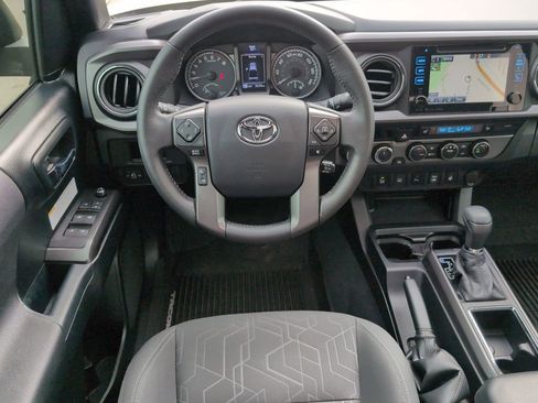 Used 2017 Toyota Tacoma TRD Off-Road image 14