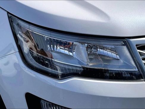 Used 2016 Ford Explorer Platinum image 28