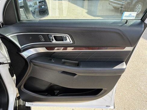 Used 2017 Ford Explorer Platinum AWD/4WD image 29