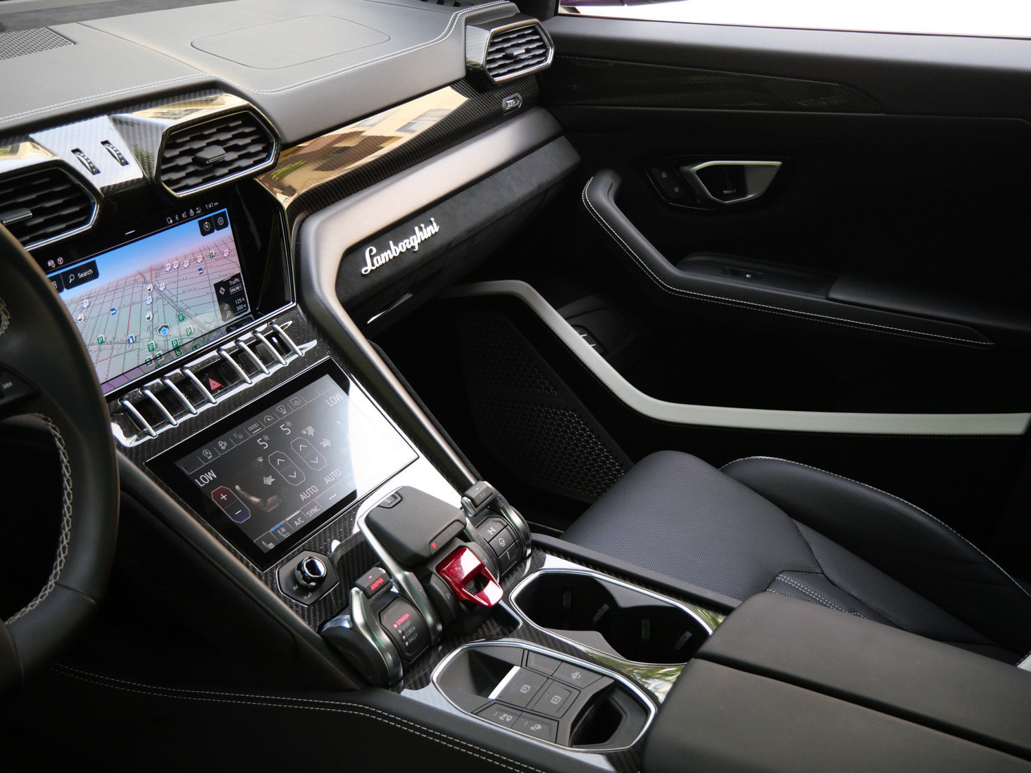 Used 2024 Lamborghini Urus Performante AWD/4WD image 28