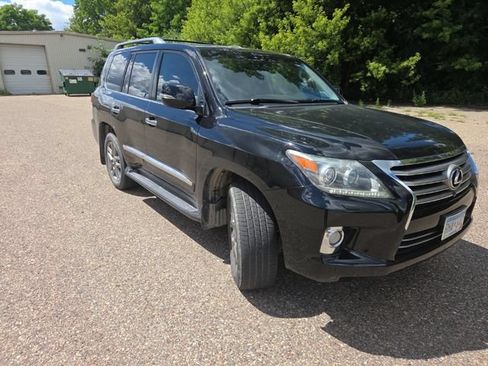 Used 2013 Lexus LX 570 4WD w/ Luxury Pkg image 23