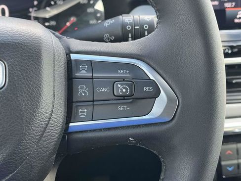 Used 2023 Jeep Compass Limited image 27