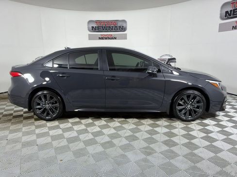 Used 2025 Toyota Corolla SE image 2