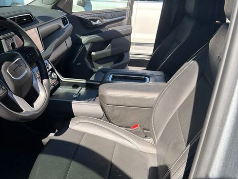 Used 2024 GMC Yukon Denali w/ Advanced Technology Package AWD/4WD image 8