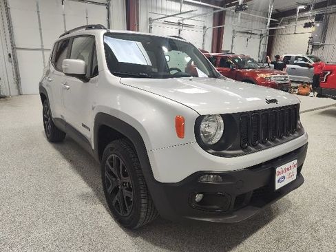 Used 2018 Jeep Renegade Altitude AWD/4WD image 4