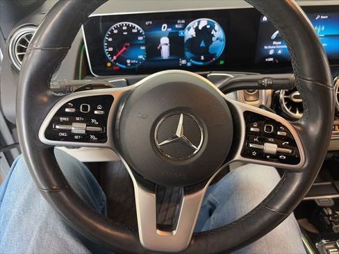 Used 2021 Mercedes-Benz GLB 250 4MATIC image 18