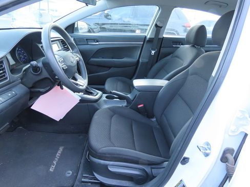 Used 2020 Hyundai Elantra SE w/ Cargo Package (C1) image 10