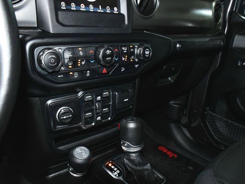 Used 2019 Jeep Wrangler Unlimited Sport S image 27