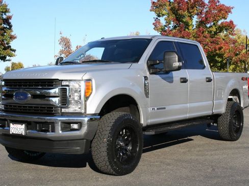 Used 2017 Ford F250 XLT w/ XLT Value Package image 6