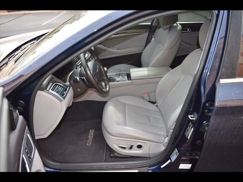 Used 2019 Genesis G80 3.8 RWD image 15