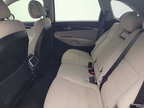 Used 2016 Kia Sorento LX w/ LX Convenience Package image 17