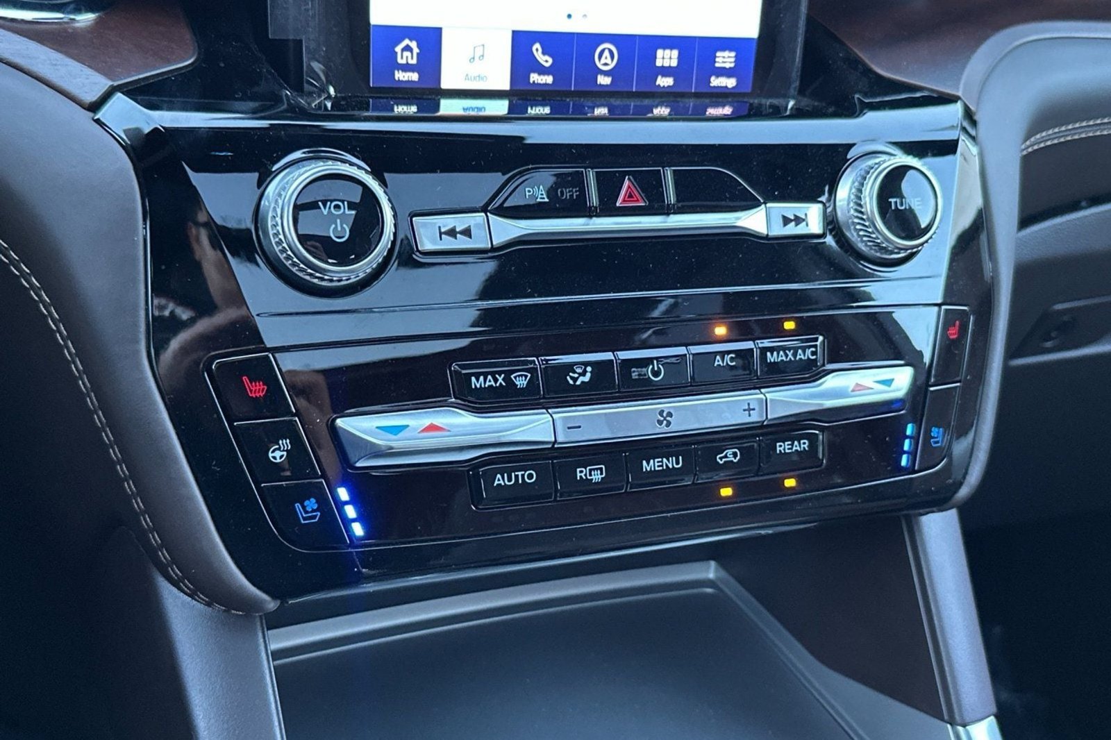 New 2024 Ford Explorer King Ranch w/ Technology Package RWD image 27