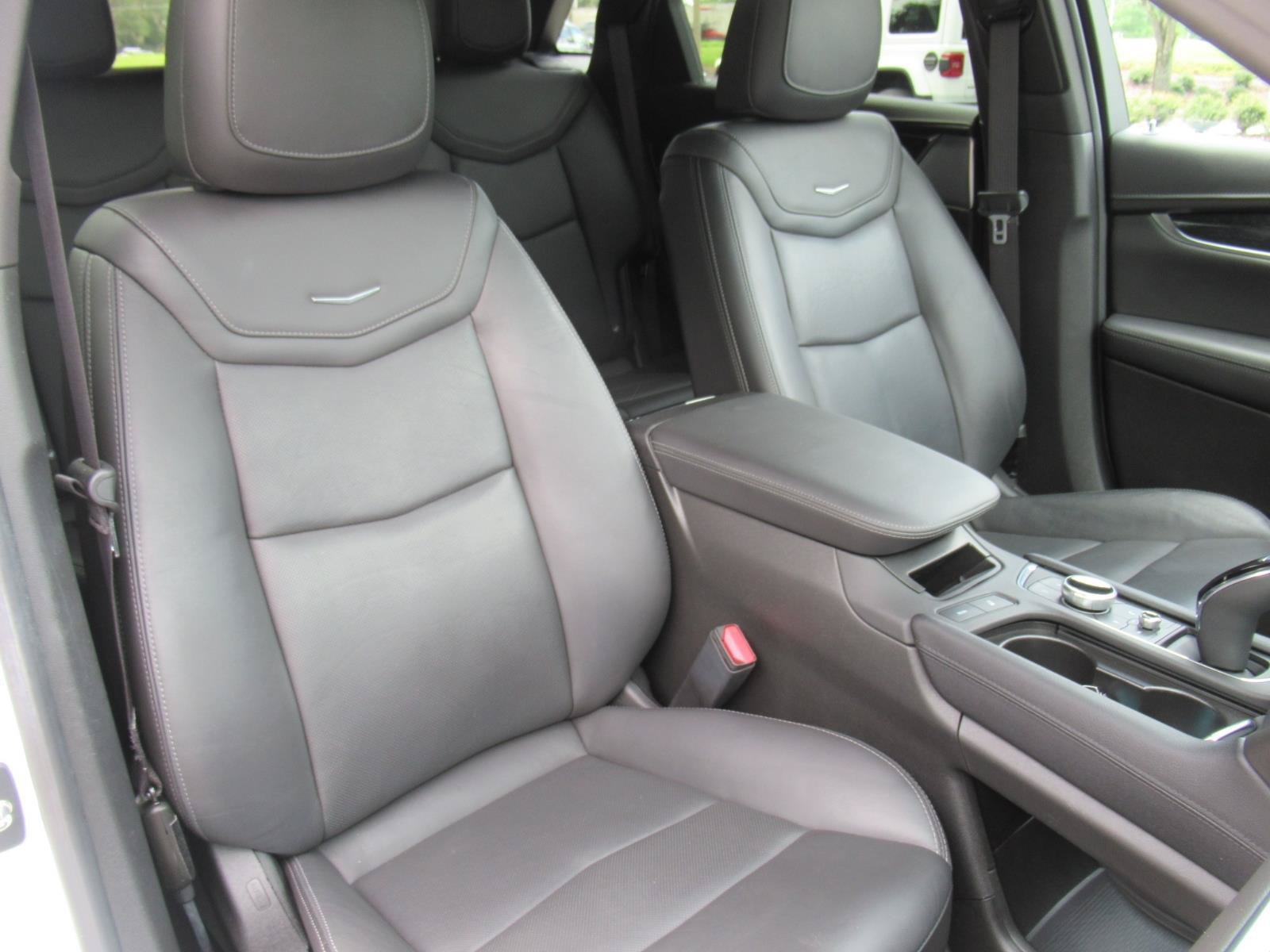 Used 2023 Cadillac XT5 Premium Luxury FWD image 9