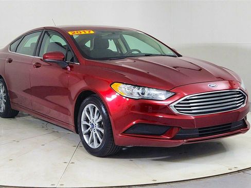 Used 2017 Ford Fusion SE image 1