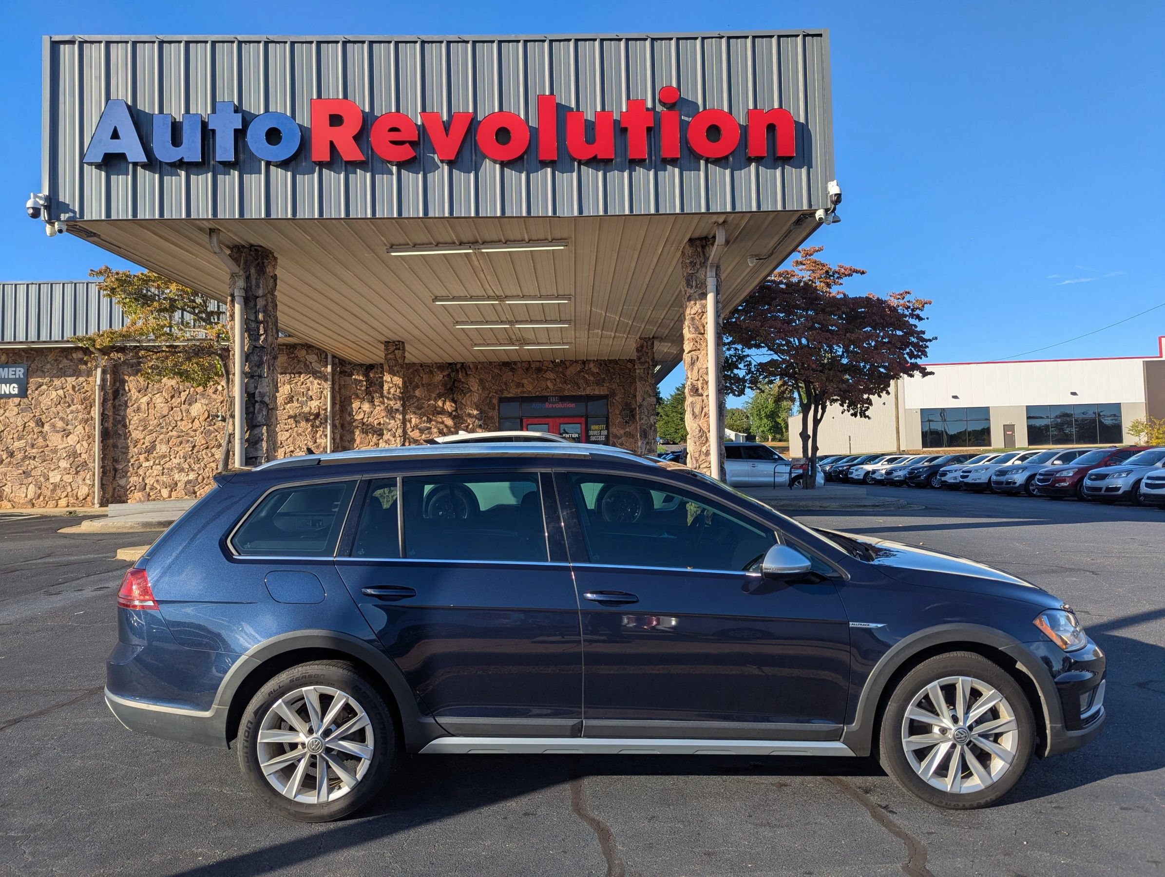 Used 2017 Volkswagen Golf Alltrack S AWD/4WD image 8