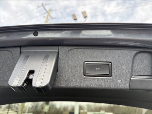 Used 2019 Volkswagen Atlas SE w/ Panoramic Sunroof Package image 11