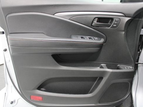 Used 2023 Honda Passport TrailSport image 11